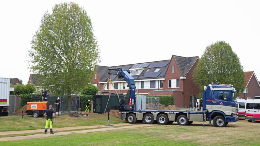 Nieuw stroomhuisje staat in De Vosholen, Hoogezand, dag na brand