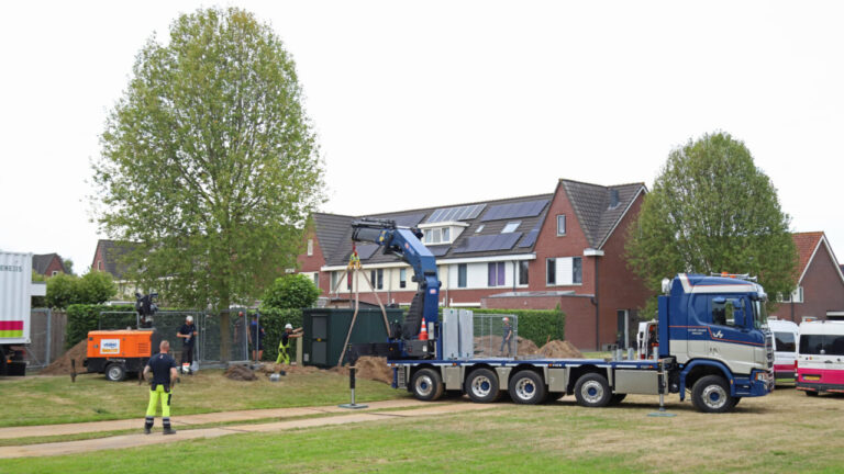 Nieuw stroomhuisje staat in De Vosholen, Hoogezand, dag na brand