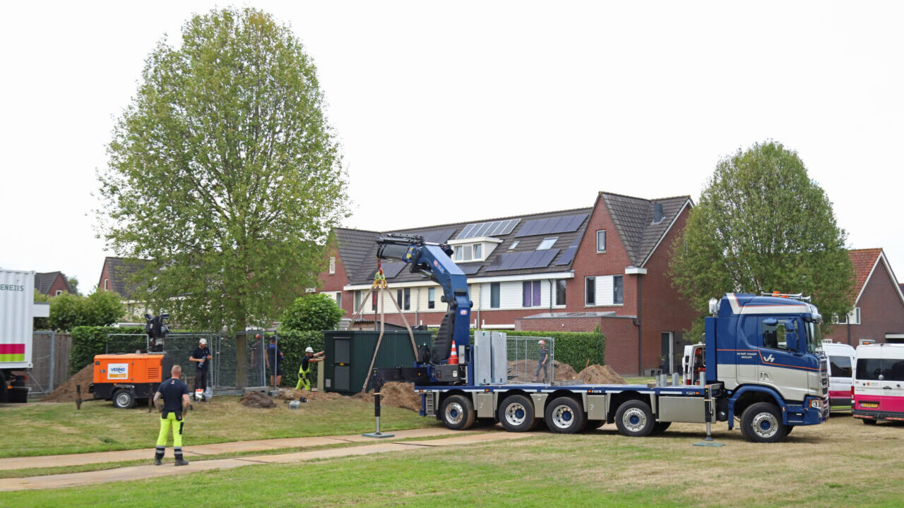 Nieuw stroomhuisje staat in De Vosholen, Hoogezand, dag na brand