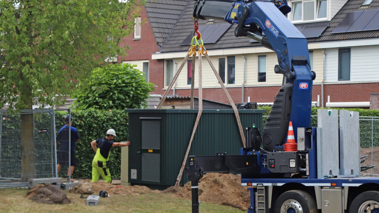 Nieuw stroomhuisje staat in De Vosholen, Hoogezand, dag na brand