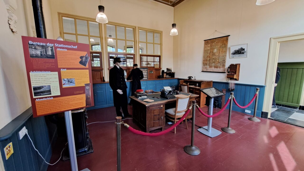 Ton Jonker ,Stijlkamer treinmuseum Zuidbroek