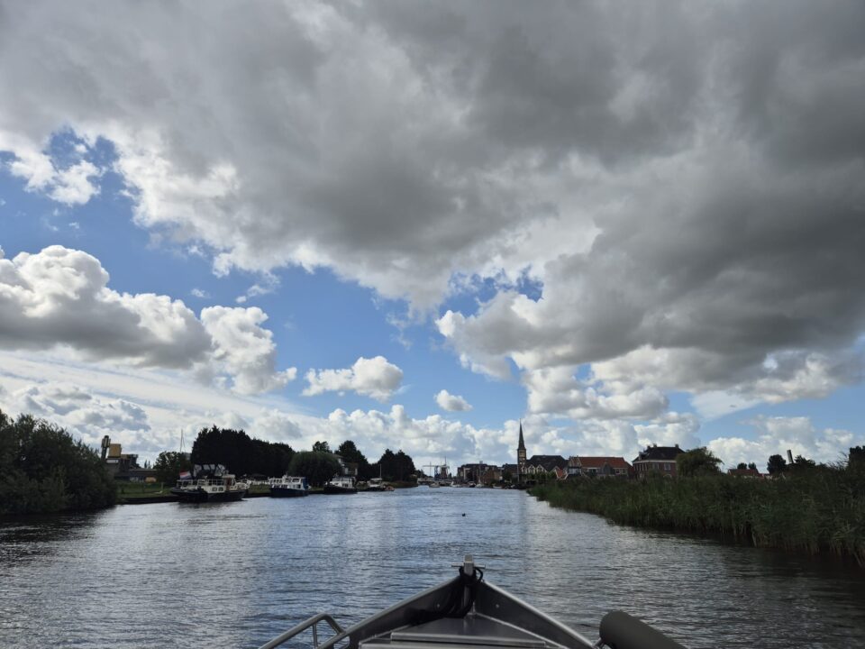 Elfstedentocht op waterstof. Vader en zoon onderweg
