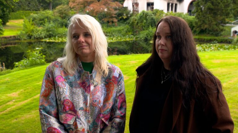 Judith Kliphuis en Nadine Wildeboer van Licht om te Gedenken na brand Stille Hof