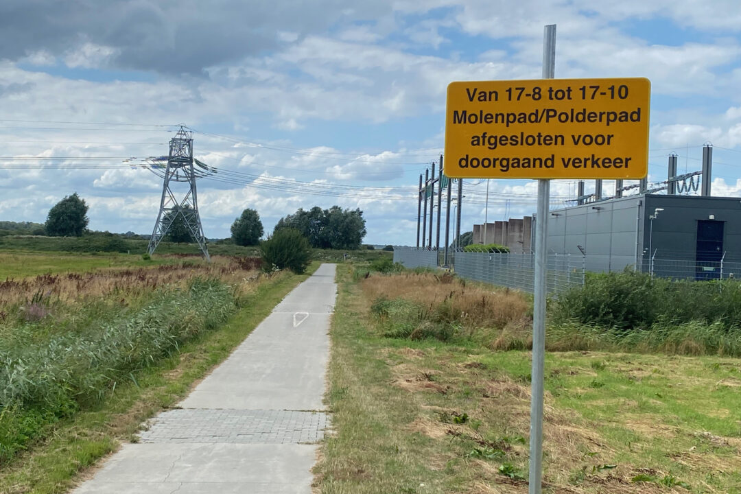 bord bij de ingang van polder