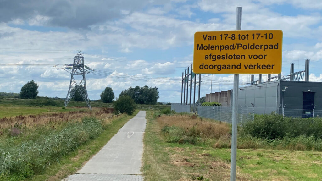 bord bij de ingang van polder