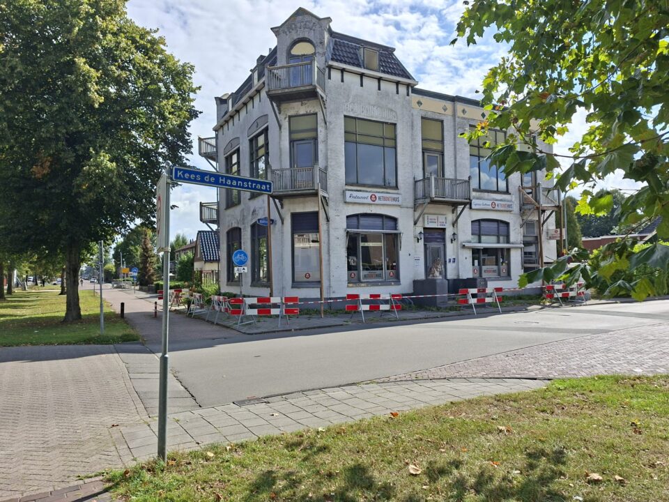 Opnieuw hekken rond vervallen Bonte Huys, Sappemeer