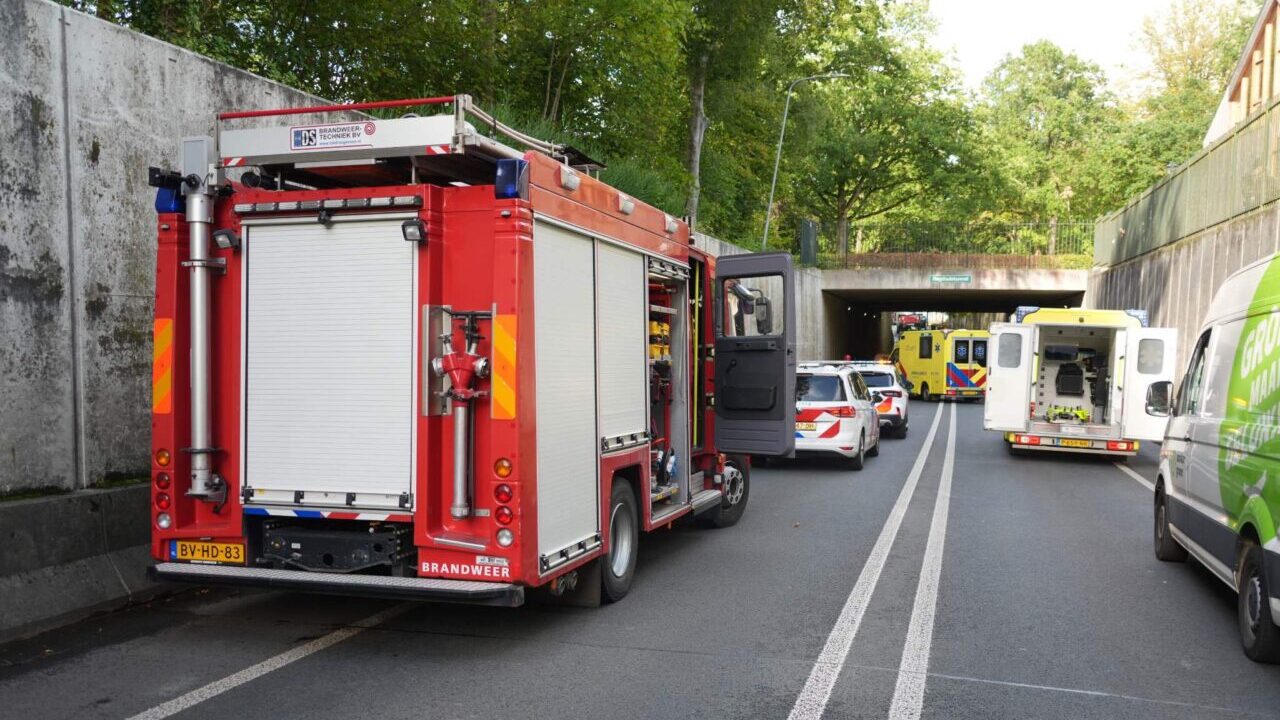 260902_Meter_tweeautosfrontaalongelukn387slochteren2