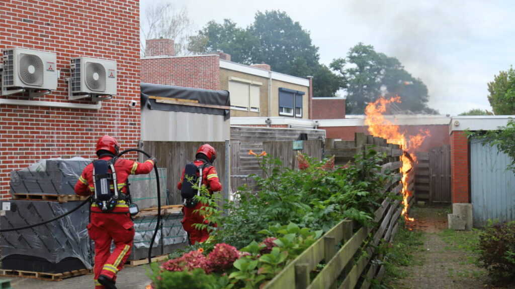 Brand in tuin aan Bilderdijklaan Hoogezand